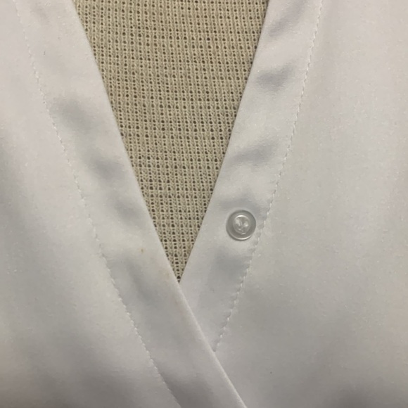 Gorgeous white top made in South America - Picture 2 of 10